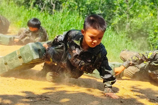 青少年军训夏令营收费，北京7天课程推荐！
