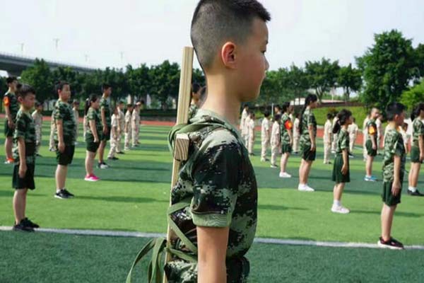 成都军事化管理夏令营，锻炼孩子的发散性思维