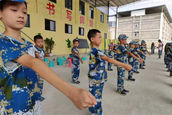 重庆军事夏令营7天预算是多少？三家高性价比课程推荐！