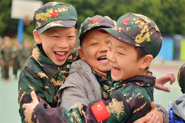 广东夏令营军事训练价格?四家机构课程收费一览！