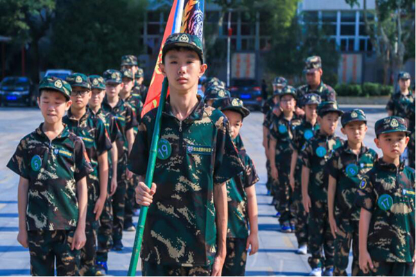 合肥暑假训练营军事化，让孩子在军事训练中得到锻炼