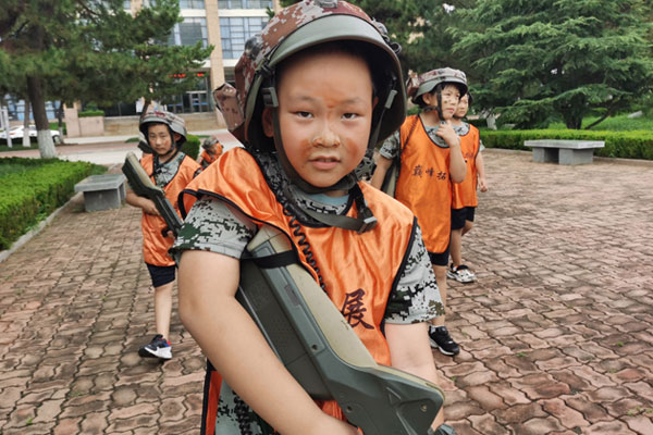 山东小学生军事夏令营，提升孩子整体素质！