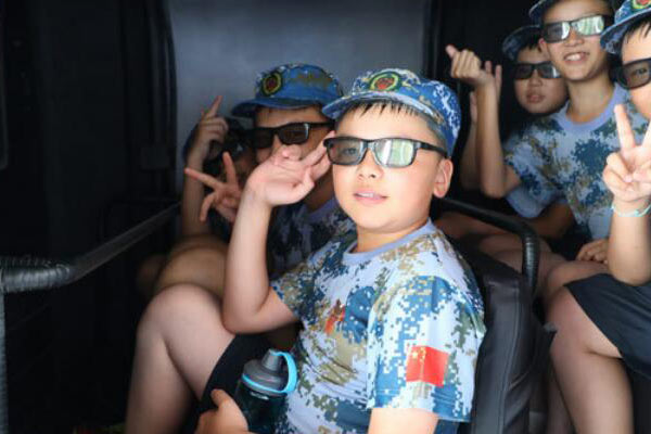 上海军事夏令营魔鬼训练，看到孩子的改变！