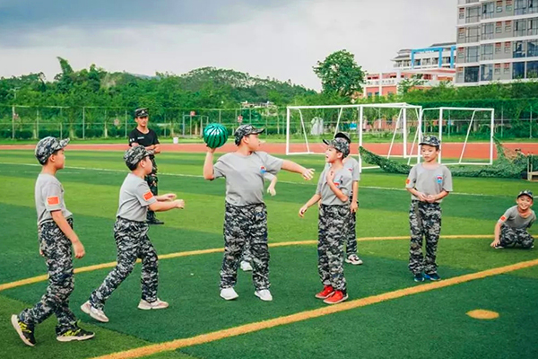 深圳小学生吃苦夏令营哪家好？排名不分先后