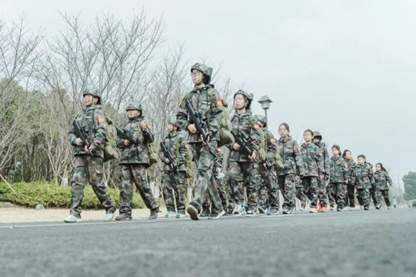 苏州短期军事夏令营，在专业训练中树立积极心态