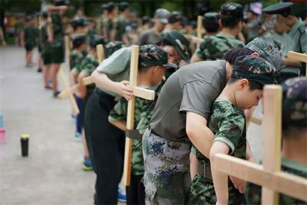 常熟小学生军事化夏令营，锻炼孩子的阳刚之气