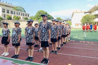 厦门小学生军事化夏令营，培养孩子的独立性！